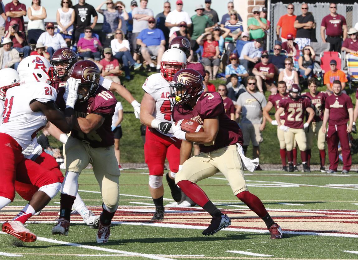Mounties Fall 25-24 to Acadia on Last Minute Touchdown